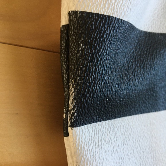 Kenneth Cole Reaction Tote - Picture 9 of 12